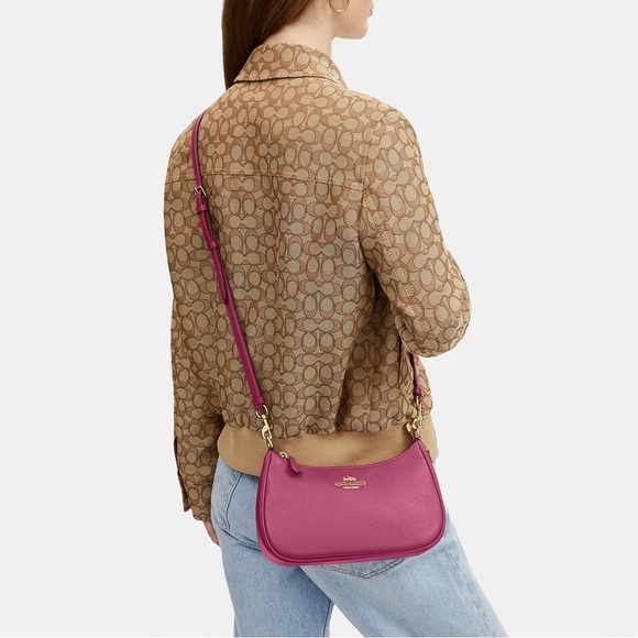 Coach Leather Terri shoulder bag with gold strap. Light Raspberry. Brand new NWT - Picture 4 of 6